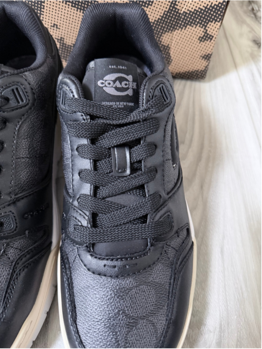 Coach Soho Signature Sneakers Men’s 8.5 Charcoal Black C Logo CAQ10 New in Box - Picture 4 of 12